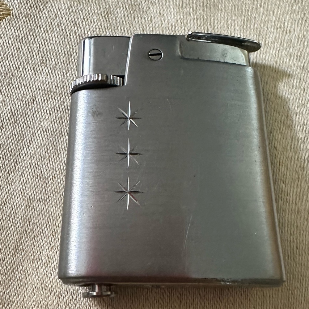 Vintage Ronson Oval Chrome Flint & Gas Lighter. Made in England.